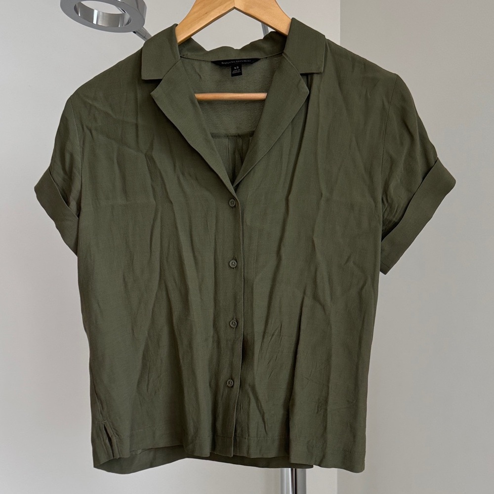Banana Republic Olive Short-Sleeve Button-Down Shirt
